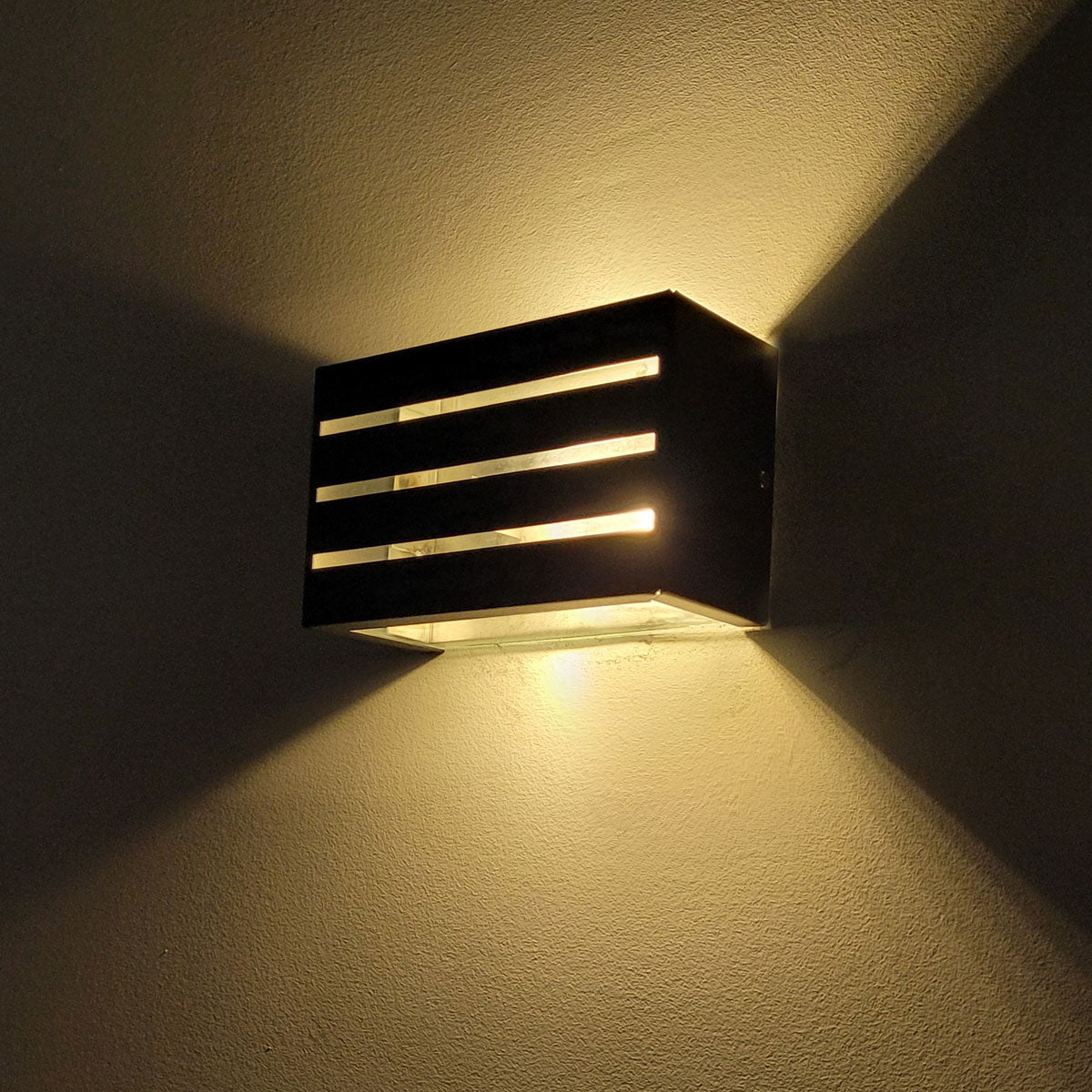 Arandela 2 Focos Efeito 3 Frisos Preta Externa Retangular Alumínio