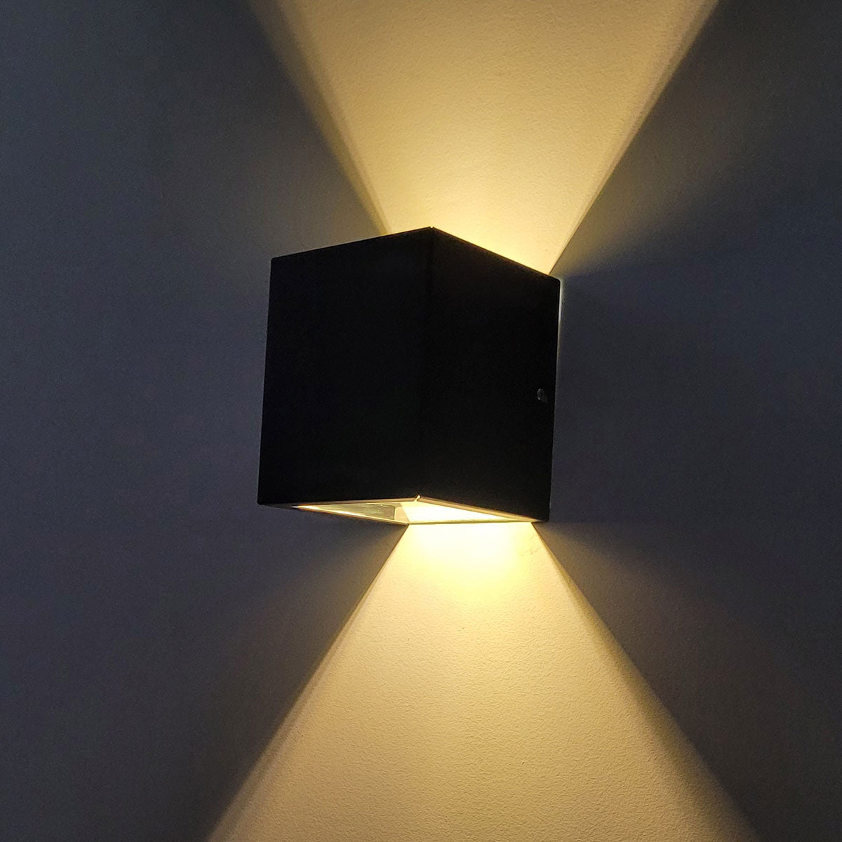 Arandela Efeito 2 Fachos 2 Focos em Aluminio Externa Preto-IL10703